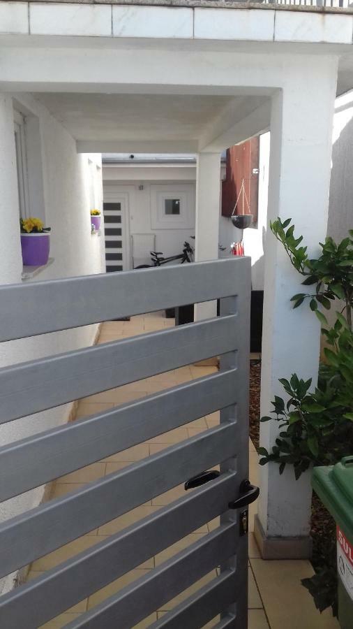 New Lux Apartman Kala โปเรช ภายนอก รูปภาพ