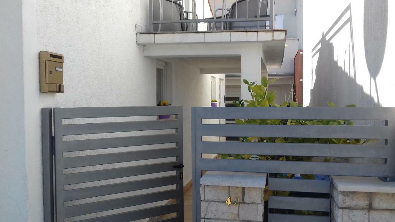 New Lux Apartman Kala โปเรช ภายนอก รูปภาพ
